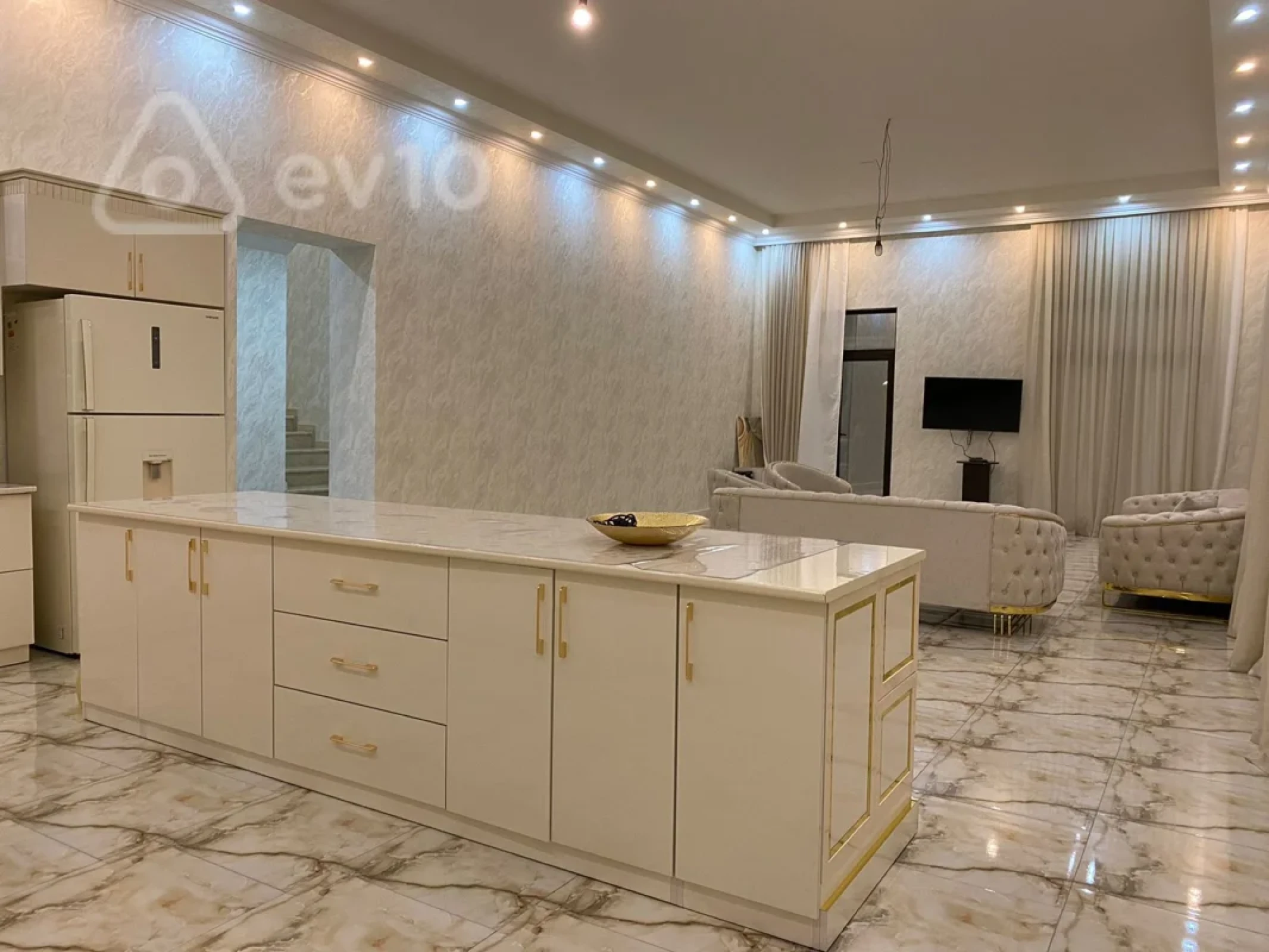 Kirayə verilir 6 otaqlı həyət evi 450 m²