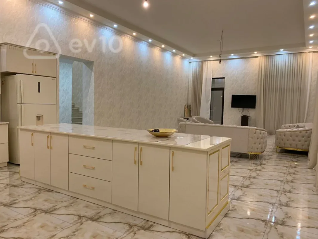 Kirayə verilir 6 otaqlı həyət evi 450 m²