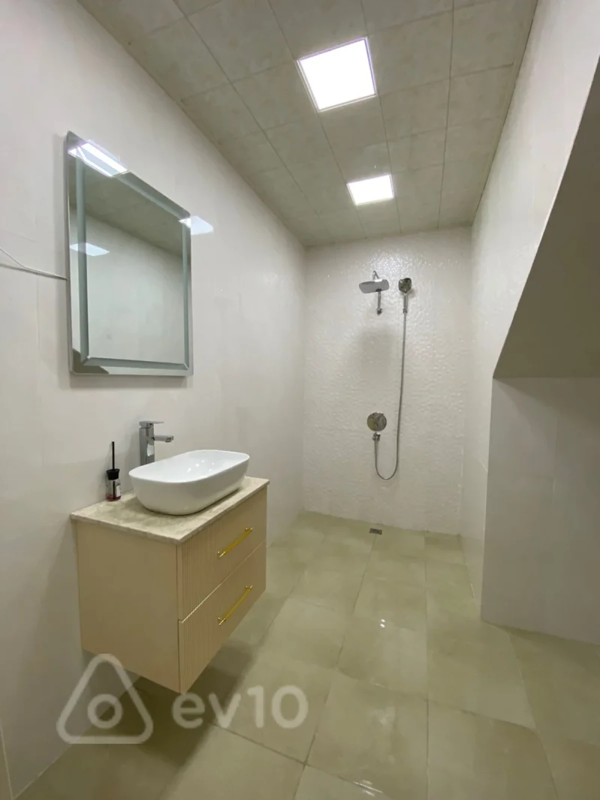 Kirayə verilir 6 otaqlı həyət evi 450 m²