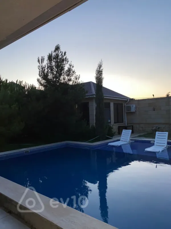 Kirayə verilir 6 otaqlı həyət evi 450 m²