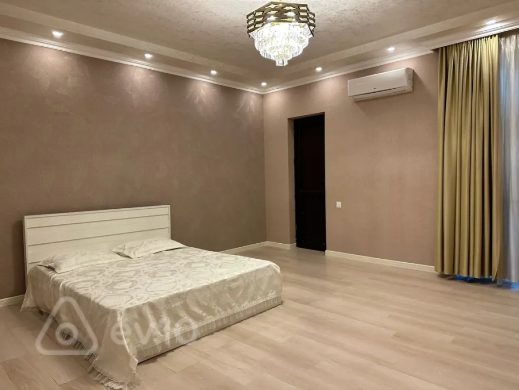 Kirayə verilir 6 otaqlı həyət evi 450 m²