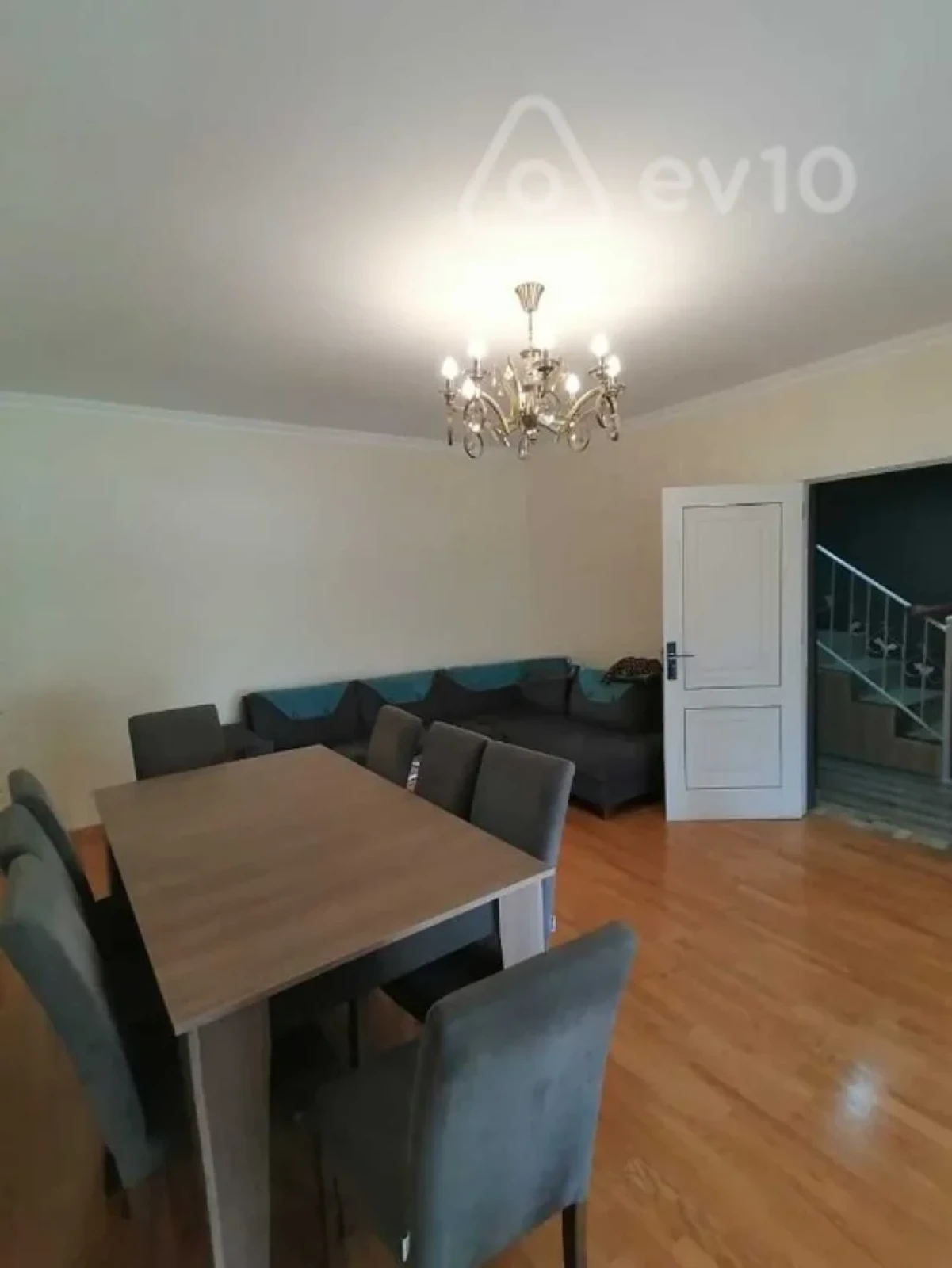 Satılır 5 otaqlı həyət evi 160 m²