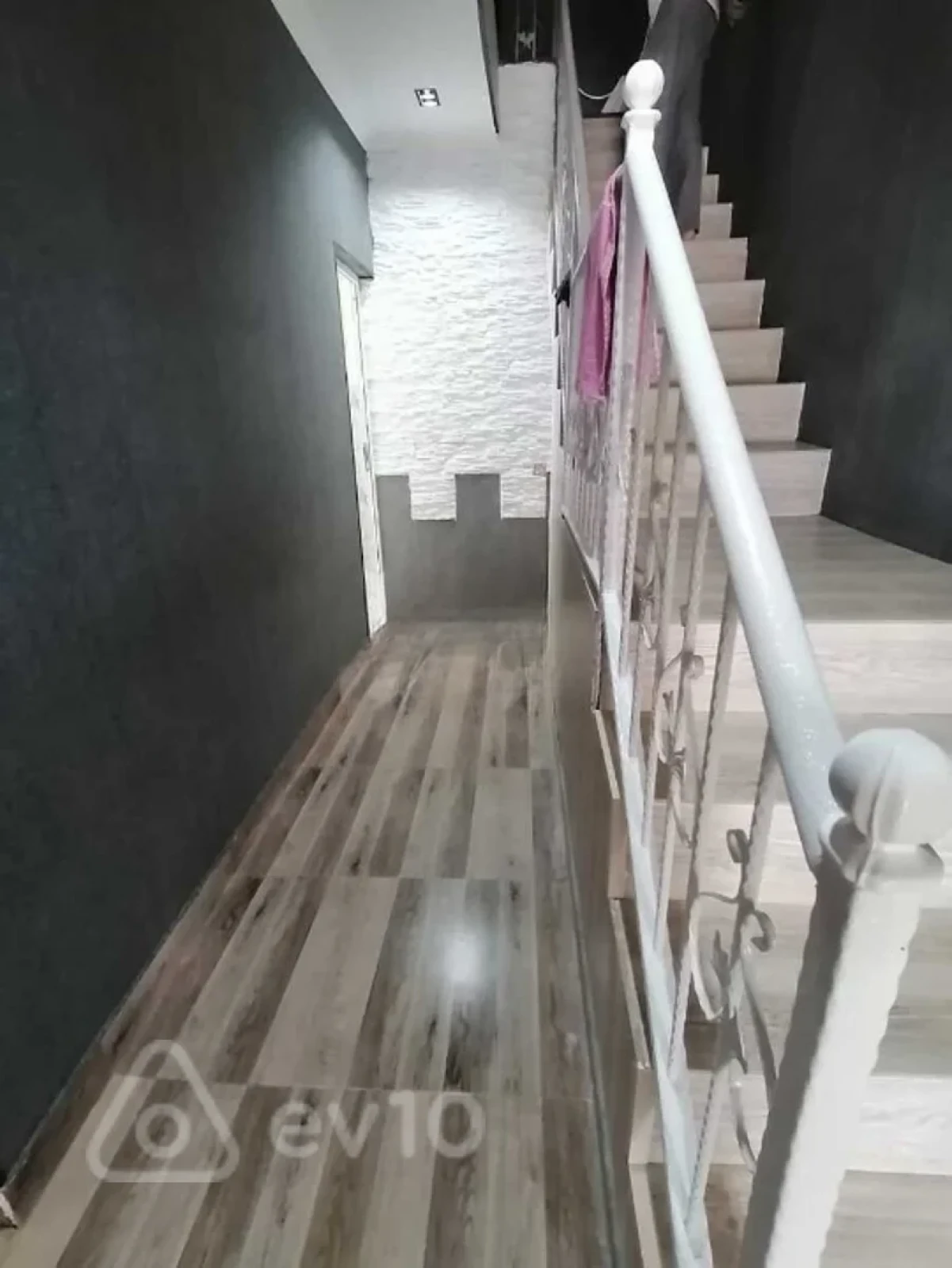 Satılır 5 otaqlı həyət evi 160 m²