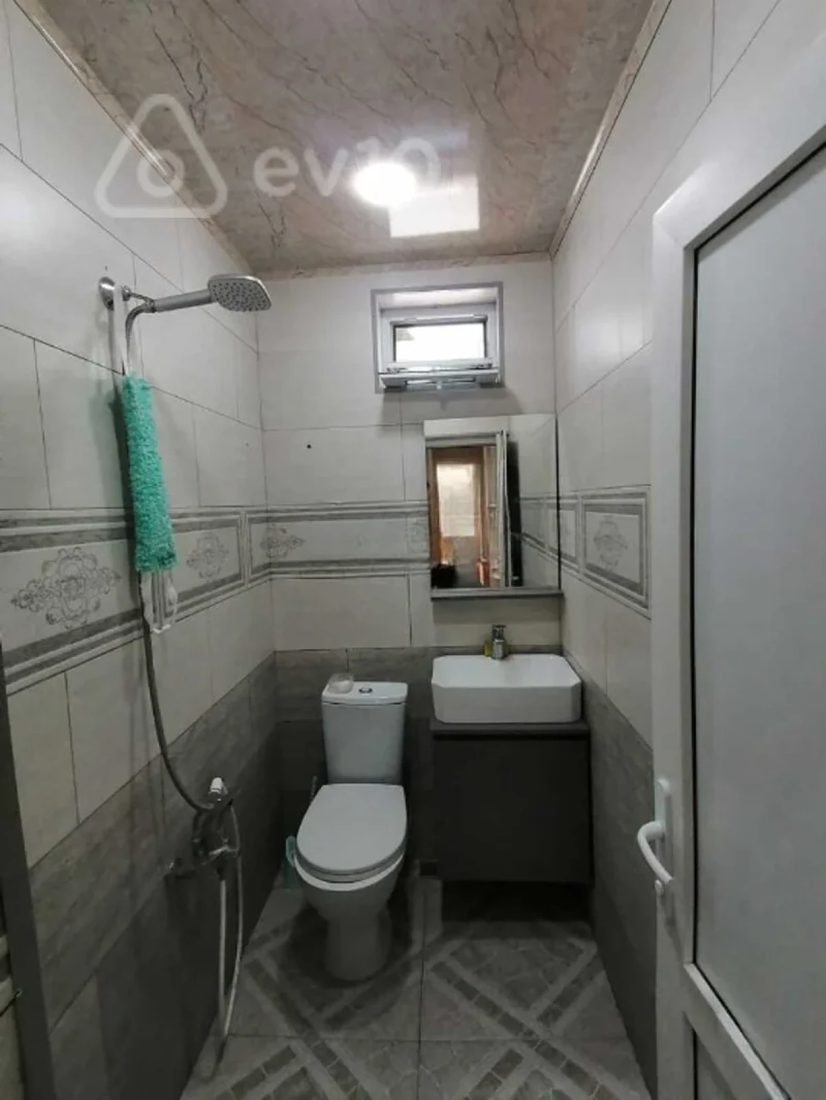 Satılır 5 otaqlı həyət evi 160 m²