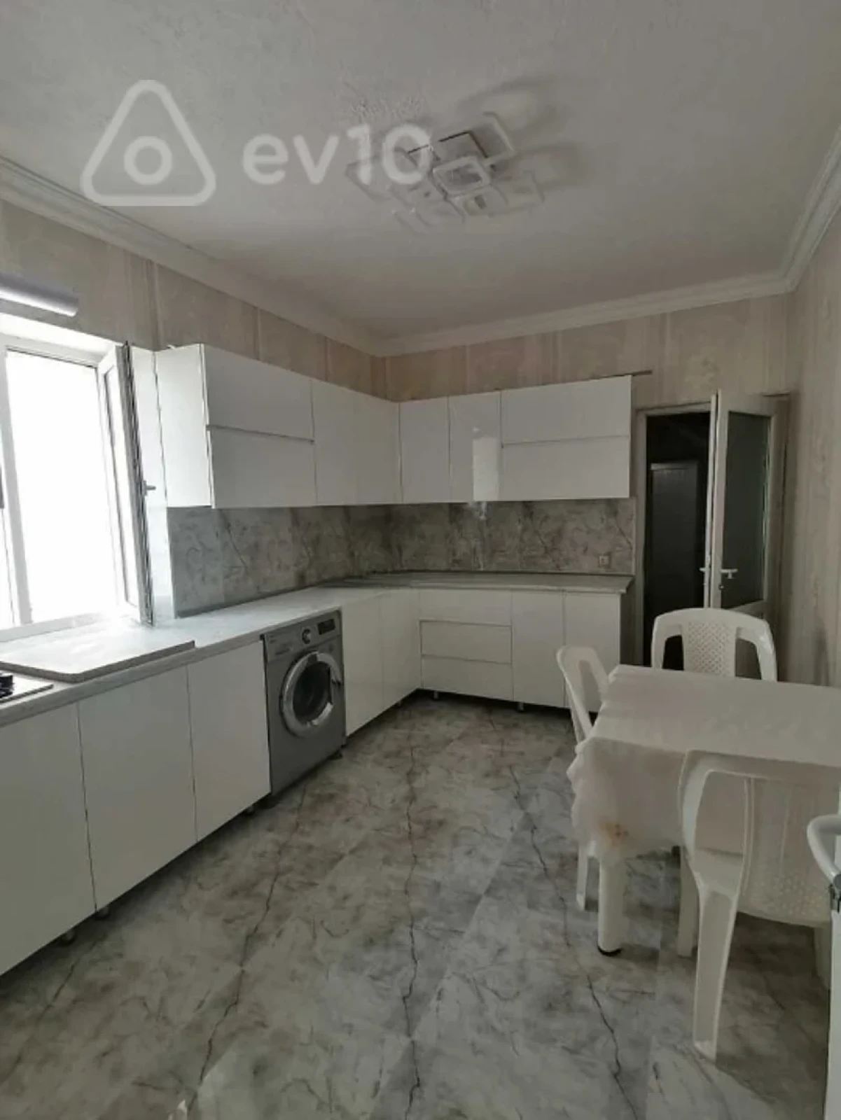 Satılır 5 otaqlı həyət evi 160 m²