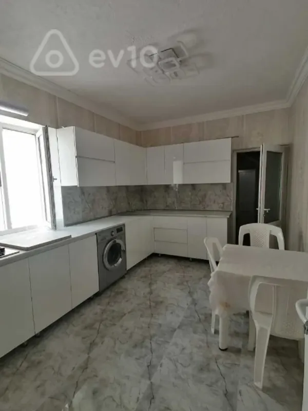 Satılır 5 otaqlı həyət evi 160 m²