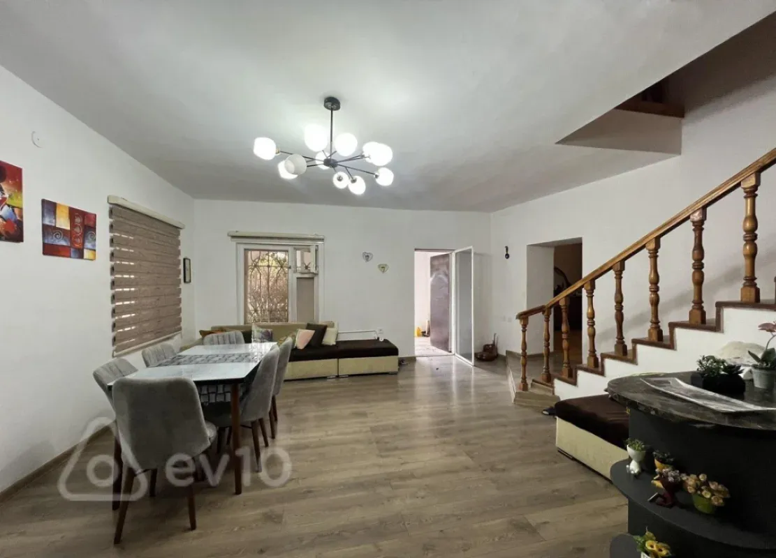Satılır 6 otaqlı həyət evi 170 m²