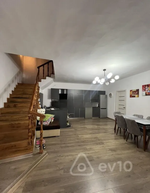 Satılır 6 otaqlı həyət evi 170 m²