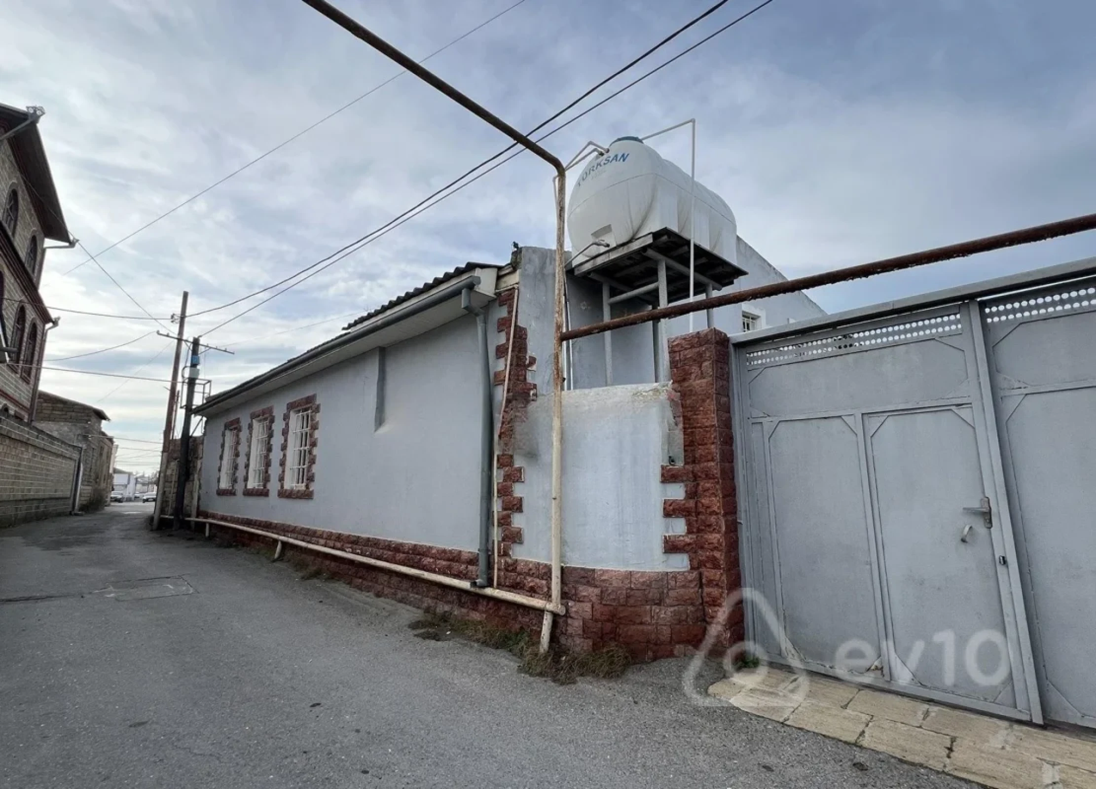 Satılır 6 otaqlı həyət evi 170 m²