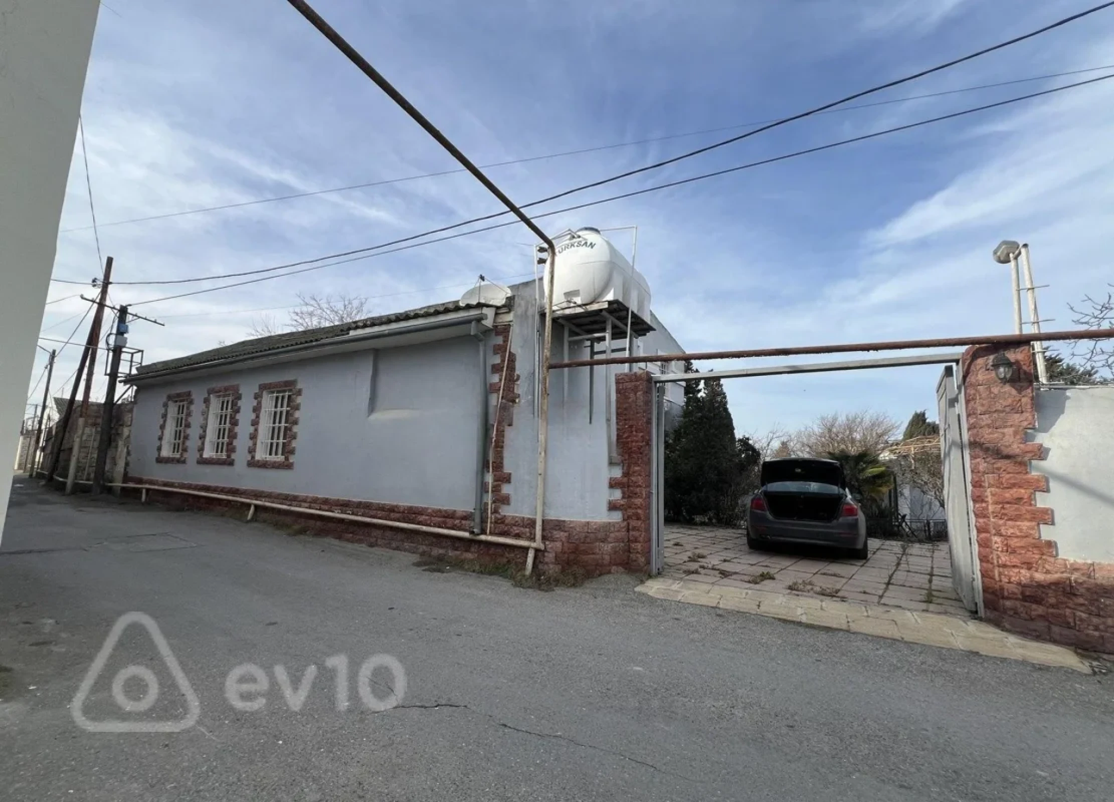 Satılır 6 otaqlı həyət evi 170 m²