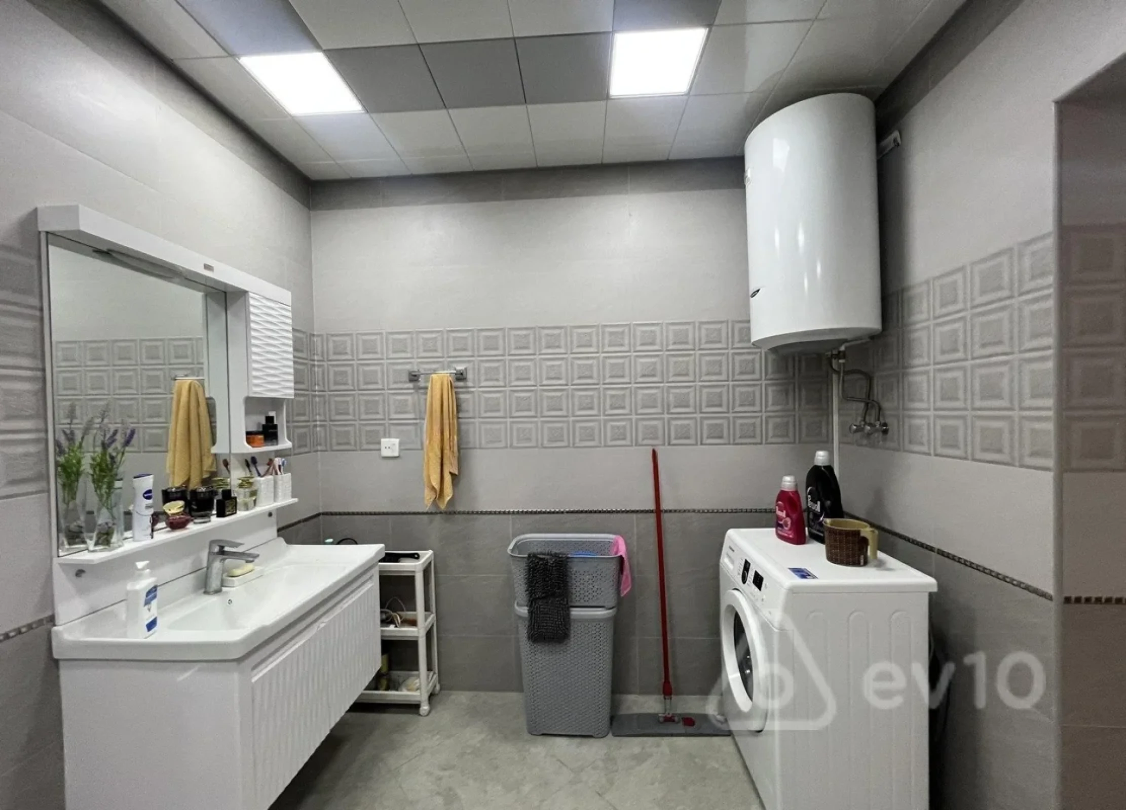 Satılır 6 otaqlı həyət evi 170 m²