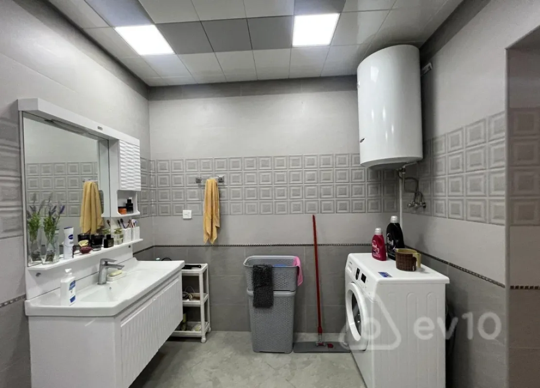 Satılır 6 otaqlı həyət evi 170 m²