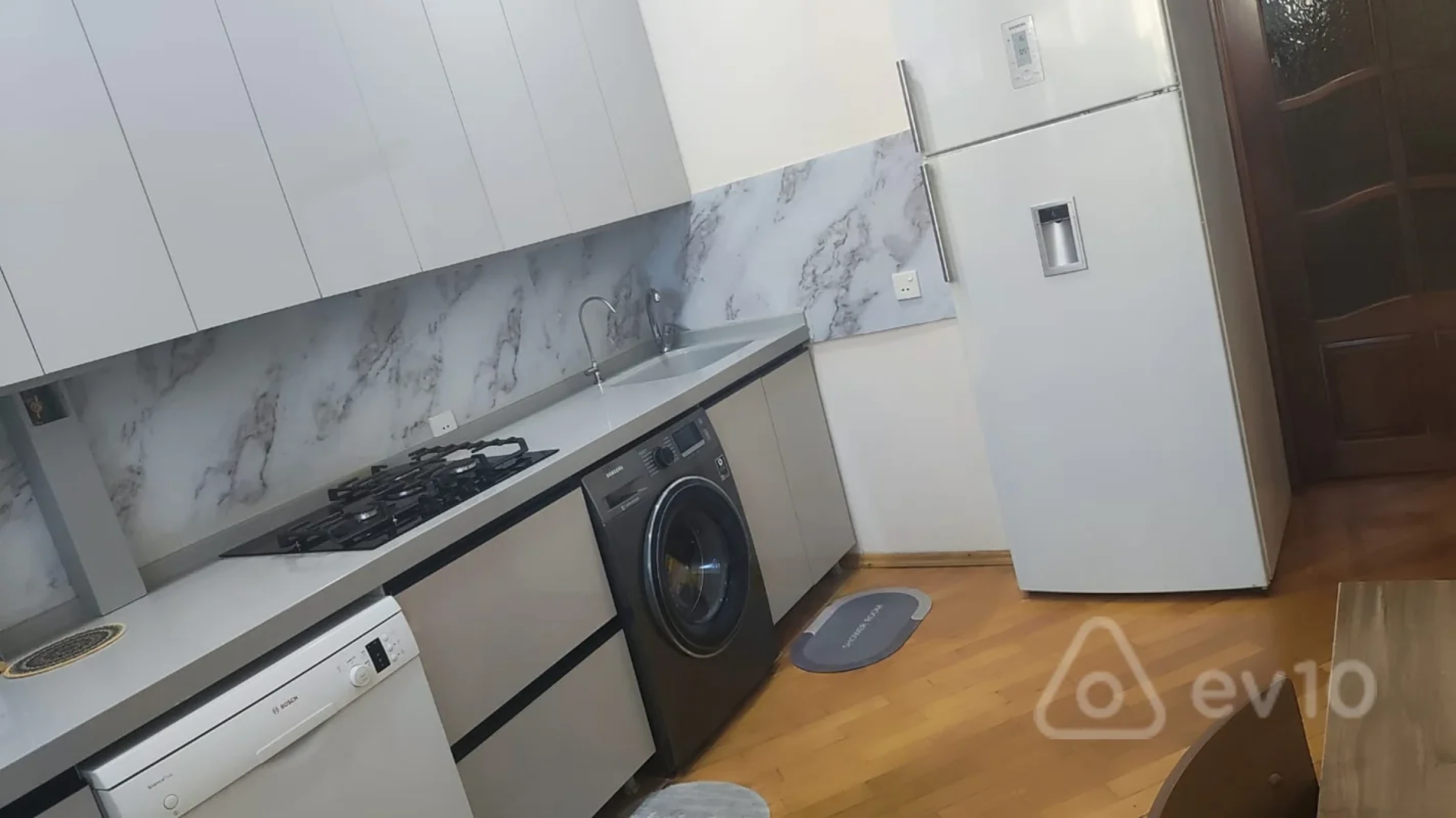 Satılır 3 otaqlı yeni tikili 105 m²