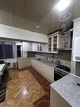 Kirayə verilir 3 otaqlı köhnə tikili 100 m²