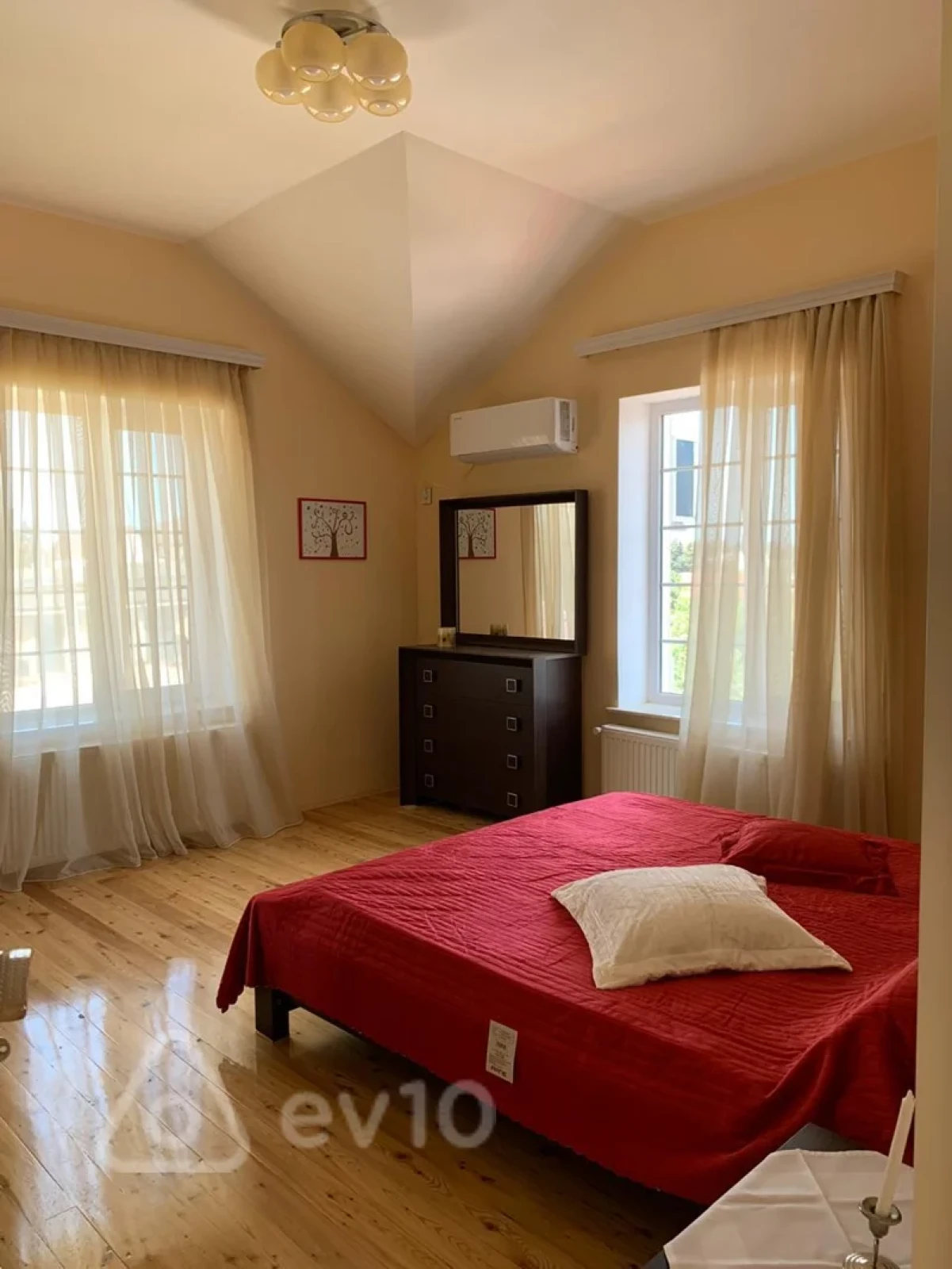 Kirayə verilir 5 otaqlı həyət evi 250 m²