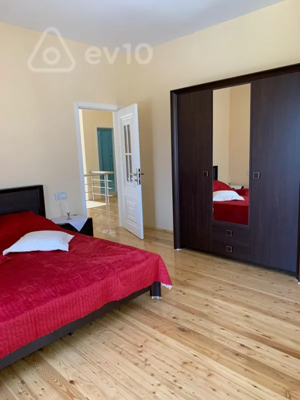 Kirayə verilir 5 otaqlı həyət evi 250 m²