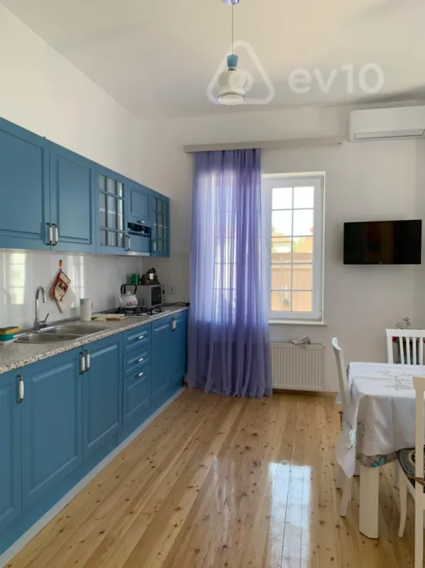 Kirayə verilir 5 otaqlı həyət evi 250 m²
