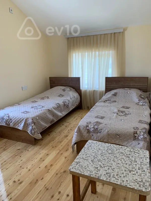 Kirayə verilir 5 otaqlı həyət evi 250 m²