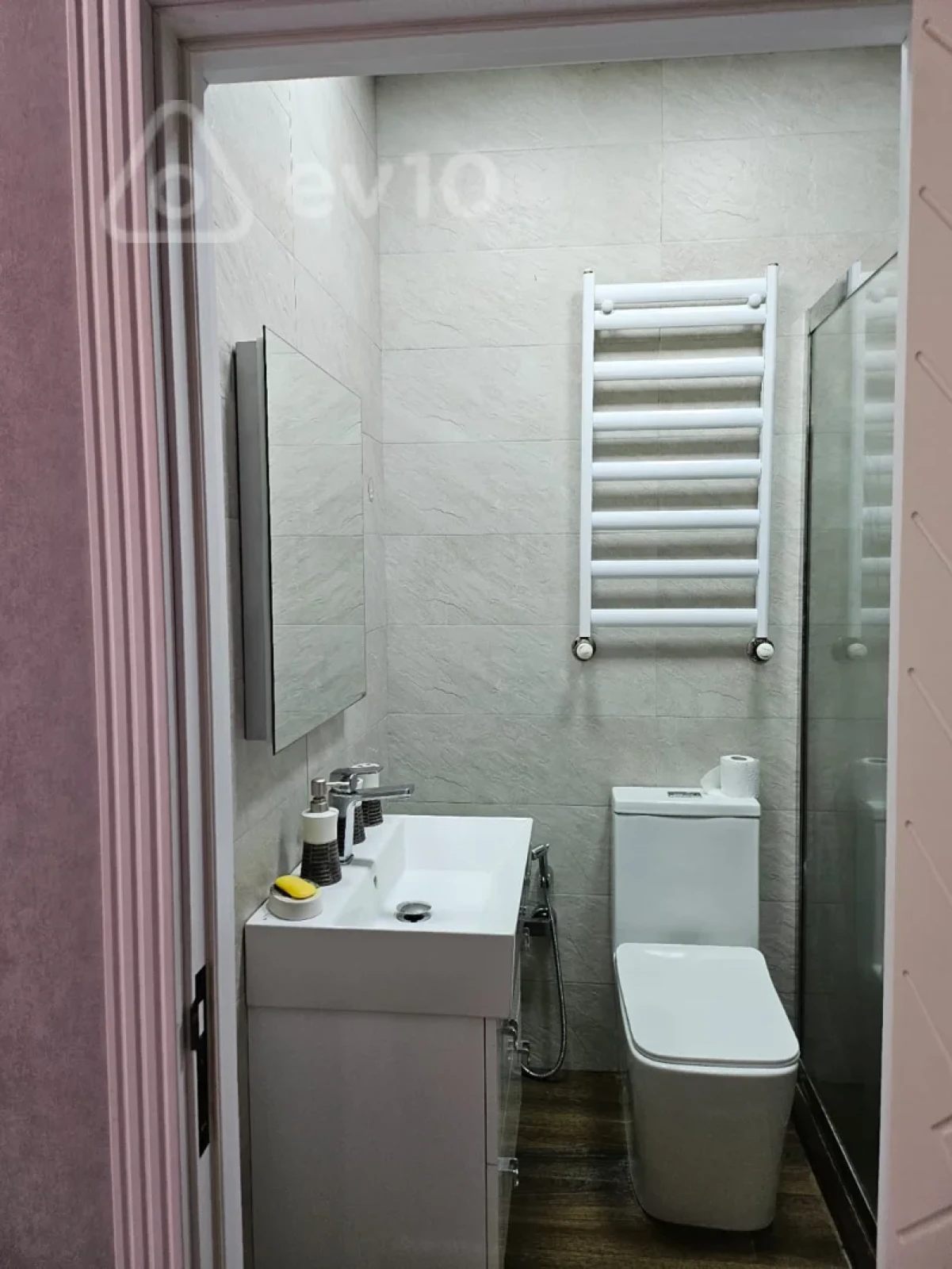Kirayə verilir 2 otaqlı yeni tikili 65 m²