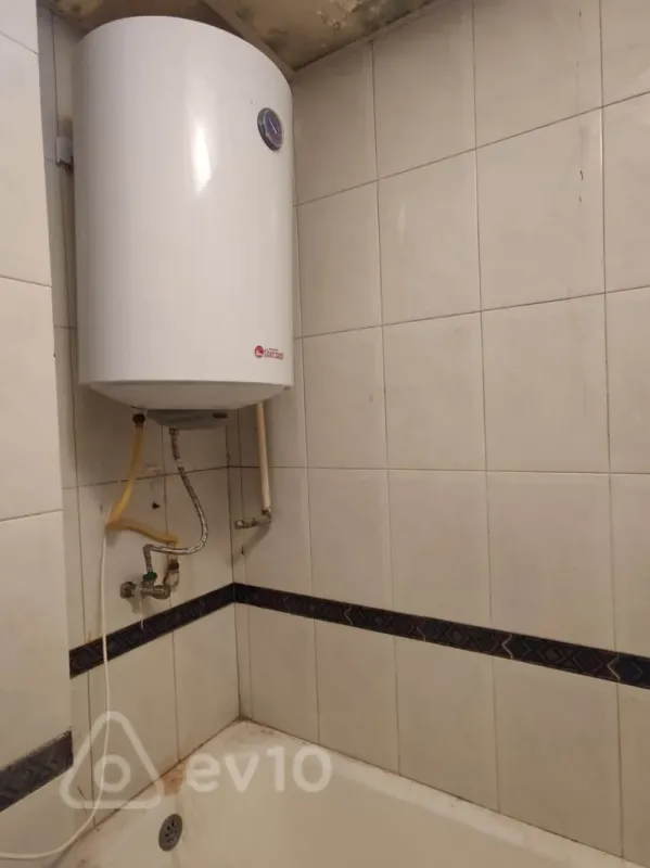 Kirayə verilir 3 otaqlı köhnə tikili 70 m²