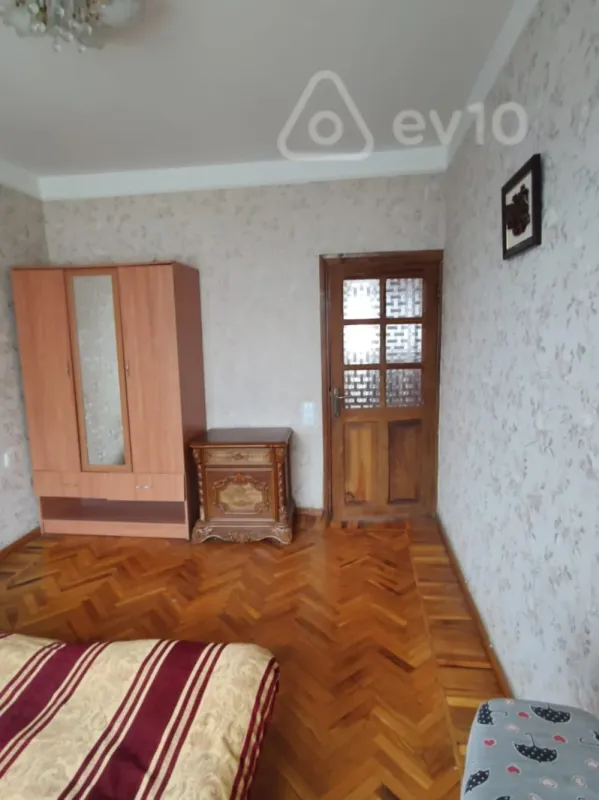 Kirayə verilir 3 otaqlı köhnə tikili 70 m²