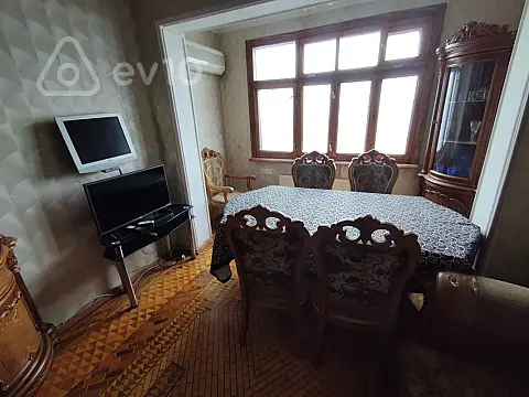 Kirayə verilir 3 otaqlı köhnə tikili 70 m²