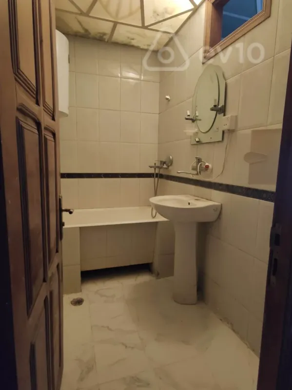 Kirayə verilir 3 otaqlı köhnə tikili 70 m²