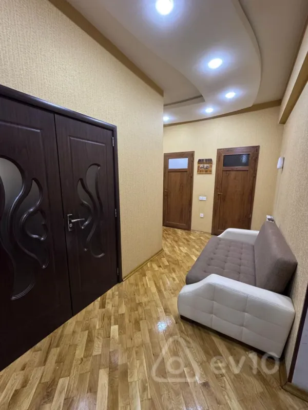 Kirayə verilir 2 otaqlı yeni tikili 102 m²