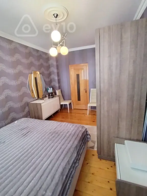 Satılır 3 otaqlı köhnə tikili 75 m²