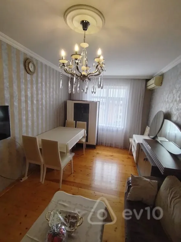 Satılır 3 otaqlı köhnə tikili 75 m²