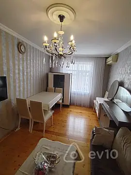 Satılır 3 otaqlı köhnə tikili 75 m²