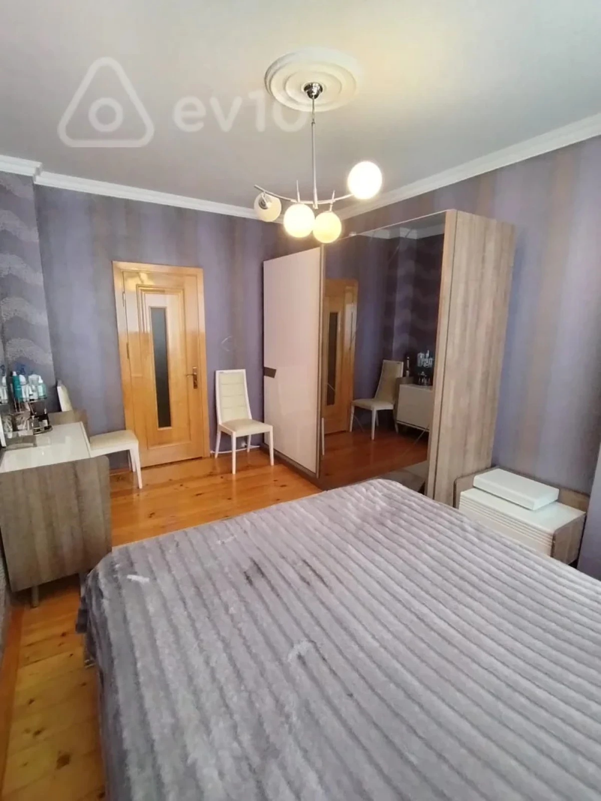 Satılır 3 otaqlı köhnə tikili 75 m²