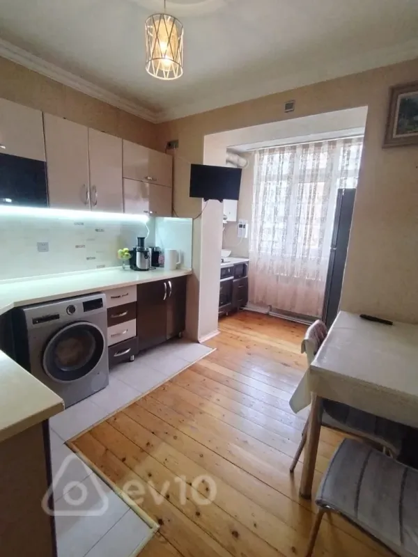 Satılır 3 otaqlı köhnə tikili 75 m²