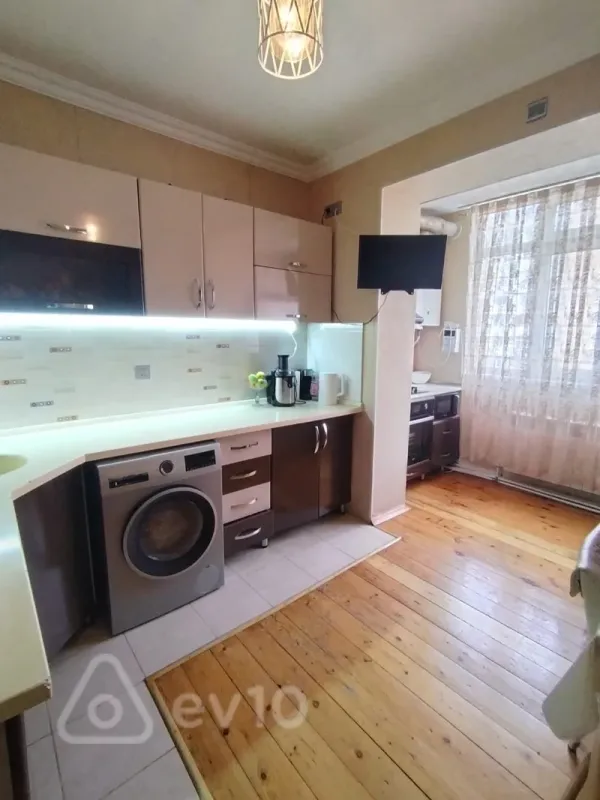 Satılır 3 otaqlı köhnə tikili 75 m²