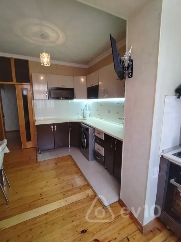 Satılır 3 otaqlı köhnə tikili 75 m²