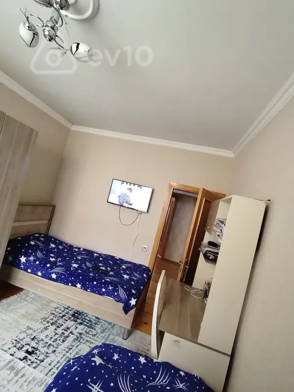 Satılır 3 otaqlı köhnə tikili 75 m²