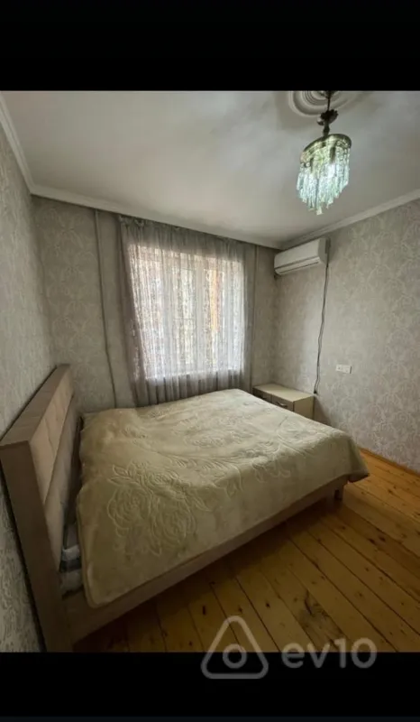 Satılır 2 otaqlı köhnə tikili 65 m²