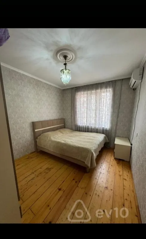 Satılır 2 otaqlı köhnə tikili 65 m²