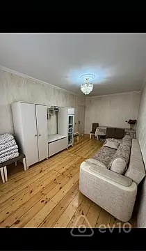 Satılır 2 otaqlı köhnə tikili 65 m²