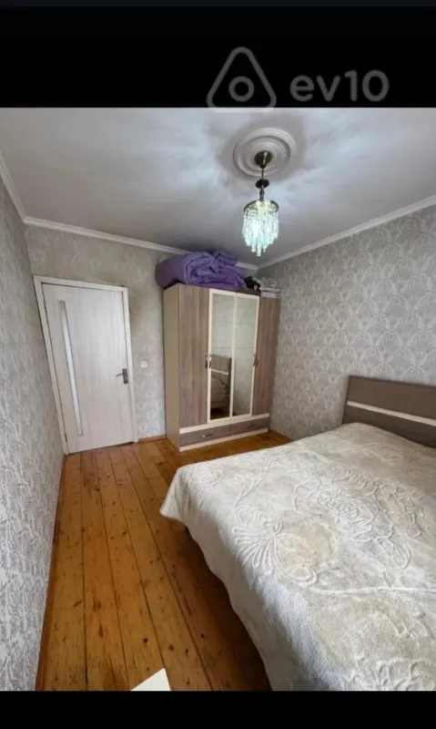 Satılır 2 otaqlı köhnə tikili 65 m²