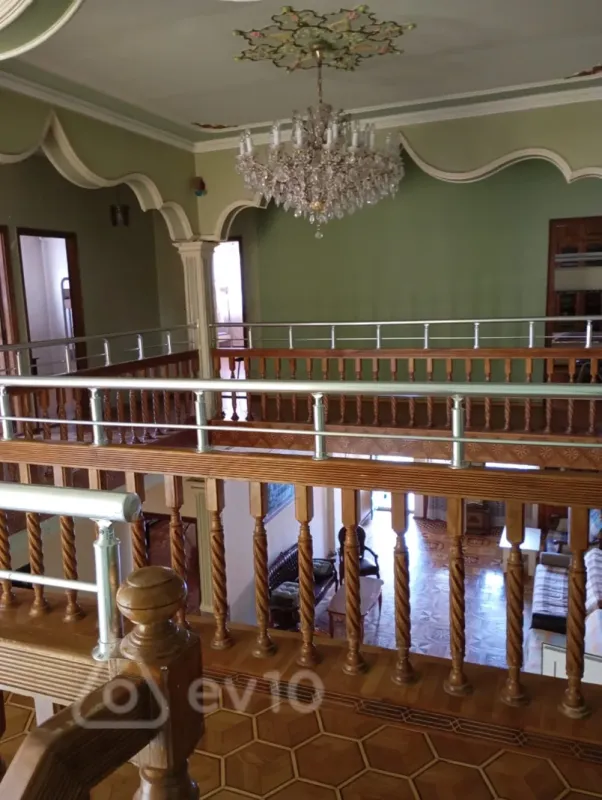 Kirayə verilir 7 otaqlı həyət evi 1000 m²