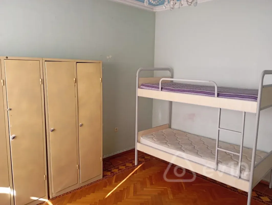 Kirayə verilir 7 otaqlı həyət evi 1000 m²