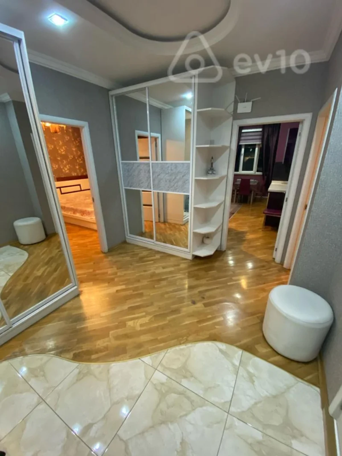 Kirayə verilir 2 otaqlı yeni tikili 77 m²