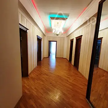 Kirayə verilir 2 otaqlı yeni tikili 100 m²