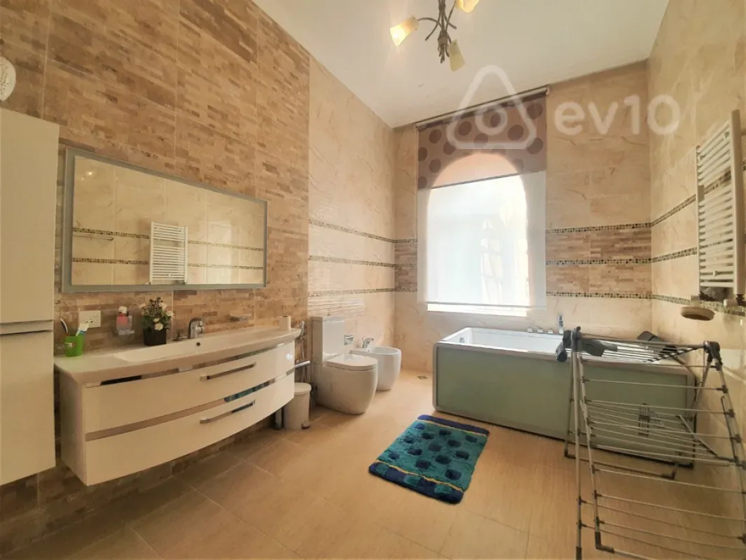 Kirayə verilir 5 otaqlı həyət evi 600 m²