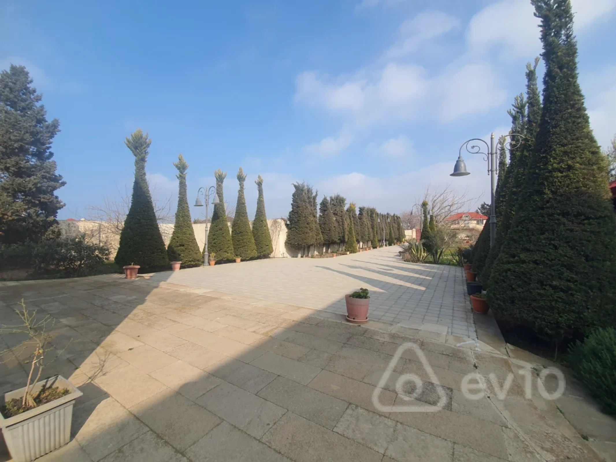 Kirayə verilir 5 otaqlı həyət evi 600 m²