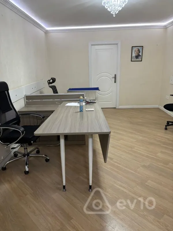 Kirayə verilir 4 otaqlı ofis 80 m²