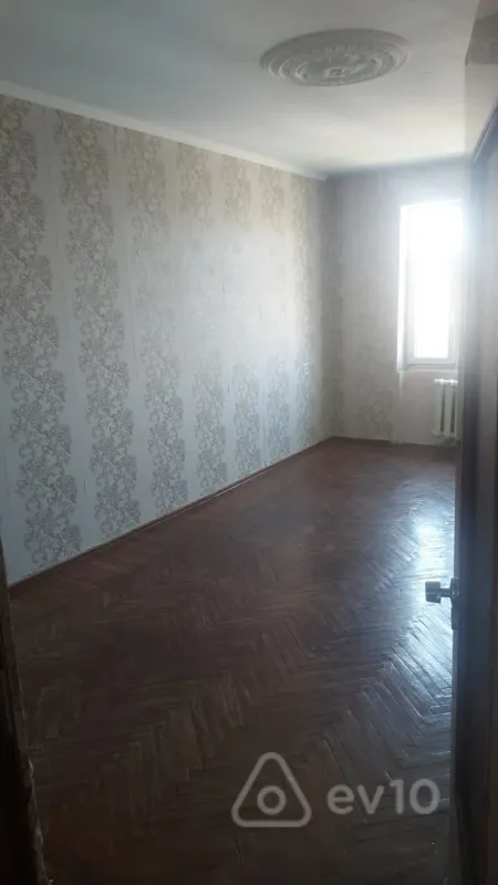 Satılır 5 otaqlı köhnə tikili 120 m²