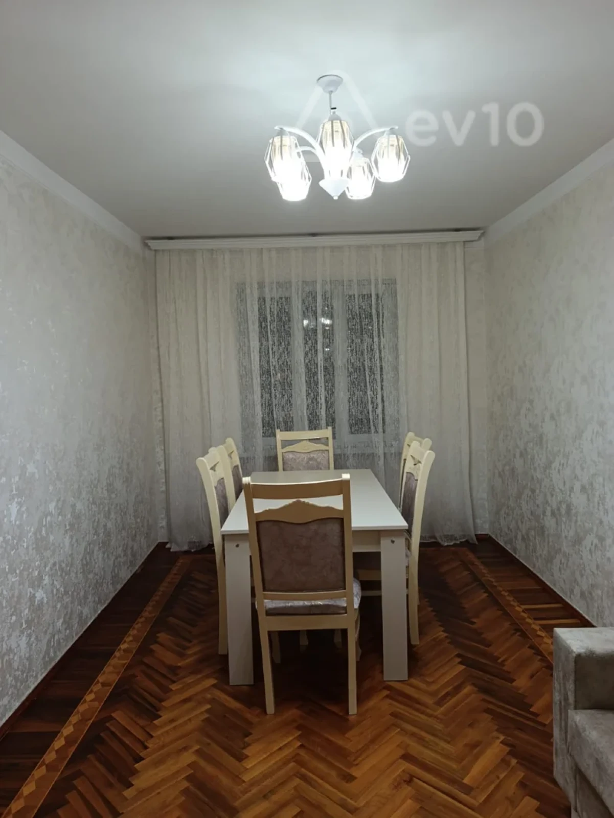 Kirayə verilir 3 otaqlı köhnə tikili 85 m²