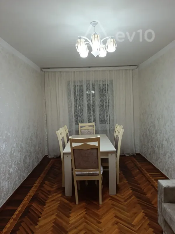 Kirayə verilir 3 otaqlı köhnə tikili 85 m²